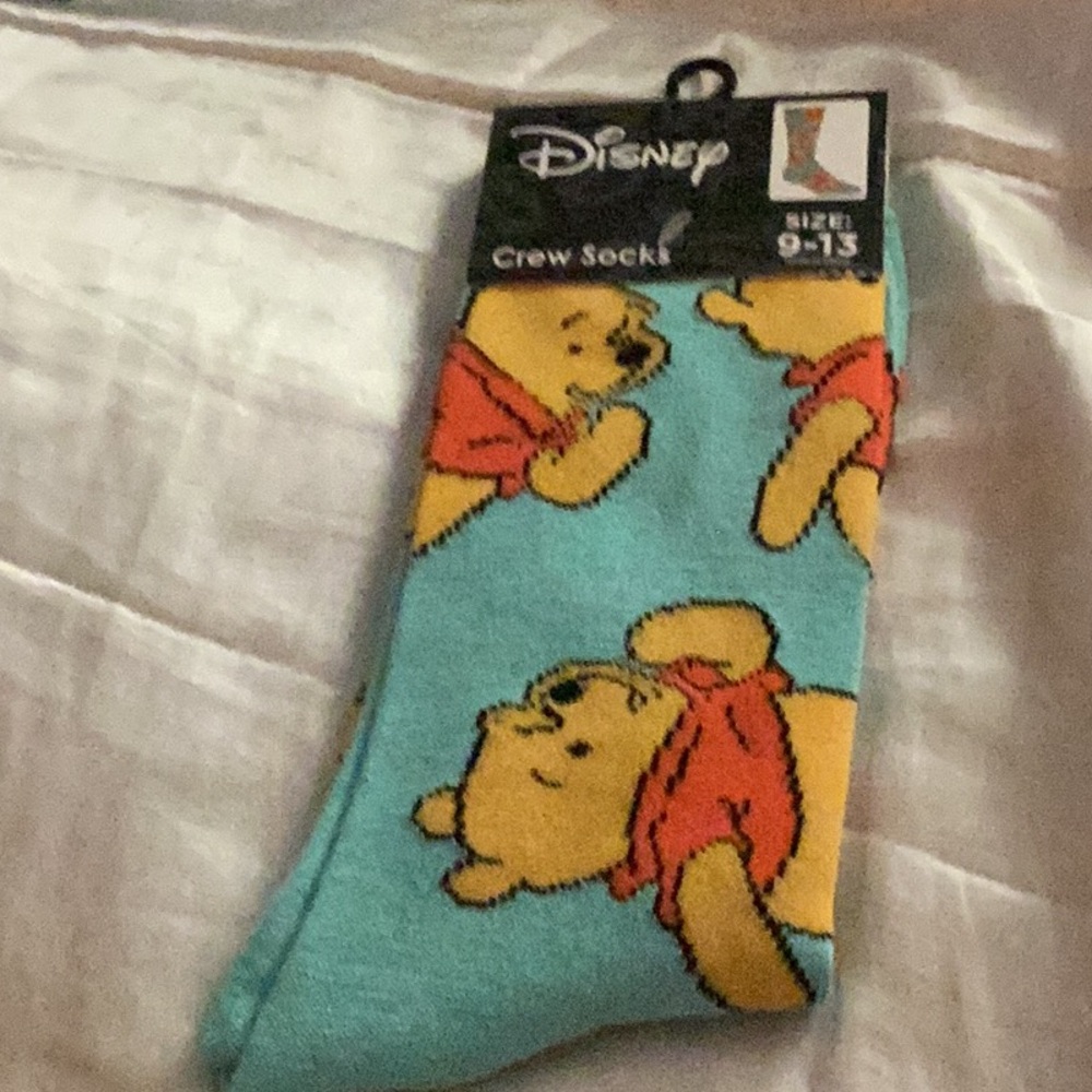 NWT Fun To Wear Winnie The Pooh Unisex Socks Size 9–13
